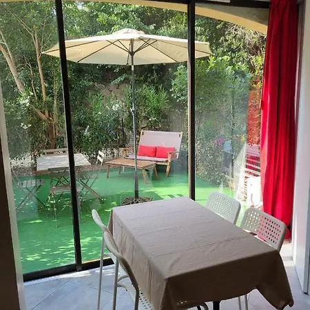 Apartment Studio 4 Personnes Avec Jardin Et Parking A Hyeres