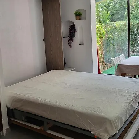 Studio 4 Personnes Avec Jardin Et Parking A * Hyeres
